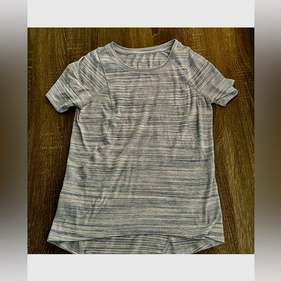 lululemon athletica Tops - Lululemon Make Miles Count SS Tee 6 Light Silver Flawless EUC yoga athleasure​​​